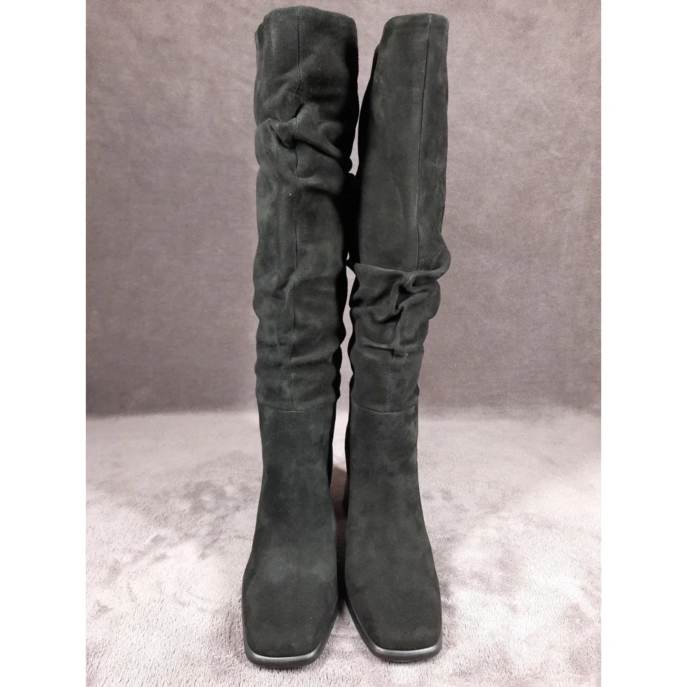 Nine West right boot